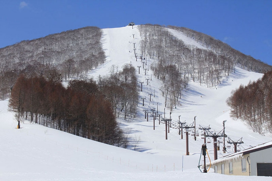 里磐梯猫魔滑雪场