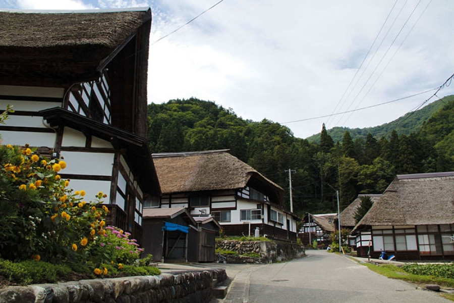 Maezawa L-shaped Farmhouses