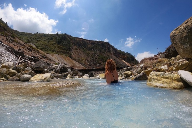 Visiting the most Extreme Wild Onsen in Japan!